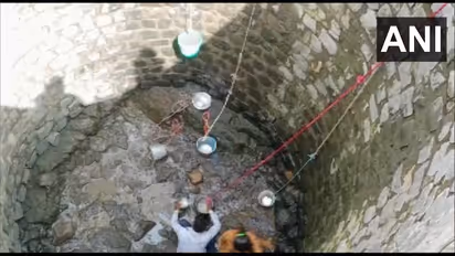 Shocking Video : വെള്ളം കിട്ടാന്‍ കിണറ്റിലിറങ്ങുന്ന സ്ത്രീകള്‍,  ഞെട്ടിക്കുന്ന വീഡിയോ! 