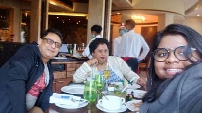 সামনে বোর্ডের পরীক্ষা, এভাবে কি কেউ দেখতে পারে 'বাবা'কে ? মেয়েকে নিয়ে চিন্তায় রূপঙ্করের স্ত্রী