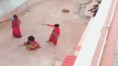 உ.பி.யில் பரபரப்பு... ஆண் குழந்தை பிறக்கவில்லை... பெண்ணை நடுரோட்டில் தாக்கிய குடும்பம்...!