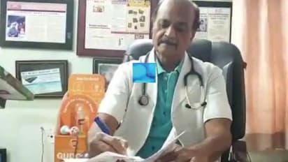 राजस्थान के 71 साल के डांसिग डॉक्टर: इन्हें देख नाचने लगते हैं मरीज, इनका डांस देख हैरान हैं लोग