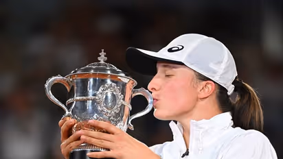 French Open 2022: Iga Swiatek sails past Coco Gauff to win her 2nd Roland Garros title; netizens celebrate