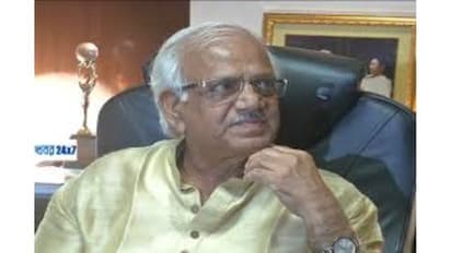 মাধ্যমিকে পাশের হার দেখে শিক্ষার্থীদের শিক্ষিত বেকার বলে মন্তব্য রাজ্যের মন্ত্রী শোভন দেবের