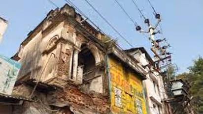 அச்சறுத்தும் விபத்து.. அச்சத்தில் மக்கள்!! மதுரையில் மீண்டும் பழமையான கட்டிடம் இடிந்து விழுந்து விபத்து.. 