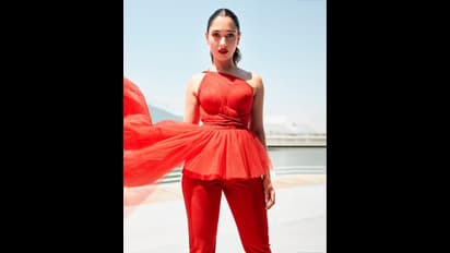 Tamannaah: ముట్టుకుంటే కందిపోయే అందం.. రెడ్ డ్రెస్ లో తమన్నా ధగధగలు, చూడాల్సిందే 