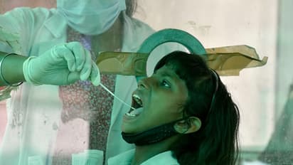 Covid19: ഇന്ത്യയിലും കേരളത്തിലും കൊവിഡ് കണക്കുയരുന്നു; ജാഗ്രത കൈവിടരുതെന്ന് മുന്നറിയിപ്പ് 