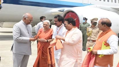 वाराणसी पहुंचे राष्ट्रपति रामनाथ कोविंद, बाबा विश्वनाथ के दर्शन के साथ जानिए क्या है पूरा कार्यक्रम