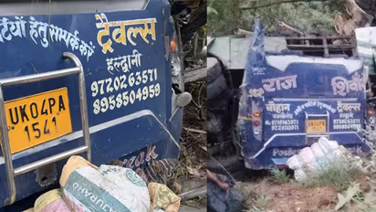 தாறுமாறாக ஓடி பள்ளத்தாக்கில் கவிழ்ந்த பேருந்து... 25 பக்தர்கள் ரத்த வெள்ளத்தில் துடிதுடித்து உயிரிழப்பு..!