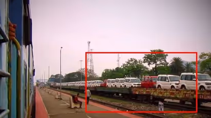 വൈറലായി ട്രെയിനിലേറിയ സ്കോർപിയോകള്, മഹീന്ദ്ര മുതലാളി പറയുന്നത് ഇങ്ങനെ!