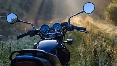 മോഷണം പോയ ബൈക്ക് എട്ടുവർഷമായി ഉപയോഗിക്കുന്നത് പൊലീസുകാർ, ഉടമയ്ക്ക് പിഴ!