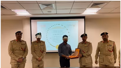 ലിഫ്റ്റില് നിന്ന് കളഞ്ഞുകിട്ടിയത് രണ്ട് കോടി; പ്രവാസി ഇന്ത്യക്കാരന്റെ സത്യസന്ധതയെ അഭിനന്ദിച്ച് ദുബൈ പൊലീസ്