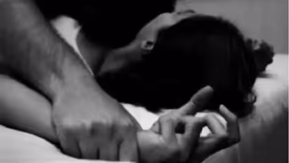 மருமகளுக்கு பாலியல் தொல்லை தந்த மாமனார்.. விஷயம் தெரிந்த பேத்தி - என்ன செய்தார் தெரியுமா ?