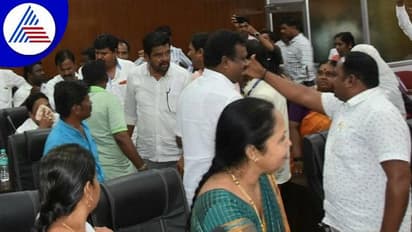 ಕೊಪ್ಪಳ ನಗರಸಭೆಯಲ್ಲಿ ಕೈ ಕೈ ಮಿಲಾಯಿಸಿದ ಕಾಂಗ್ರೆಸ್ ಸದಸ್ಯರು..!