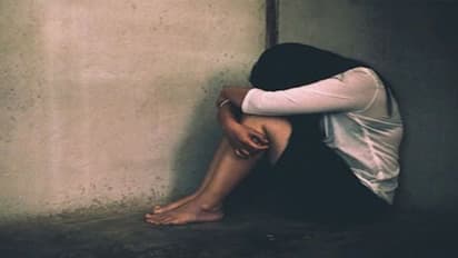 16 साल की बेटी का रेप 40 साल के प्रेमी से करा रही थी यह जालिम मां, प्रेग्नेंट होने पर 8 बार उसका एग बेच दिया