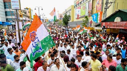 Congress : కర్నాటక పాఠ్యపుస్తకాల సవరణకు వ్యతిరేకంగా కాంగ్రెస్ నిరసన