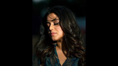 విరహ వేదనతో మైమరిపిస్తున్న ‘ఢీ’ బ్యూటీ.. మత్తెక్కించే అందంతో మయా  చేస్తున్న నటి పూర్ణ..