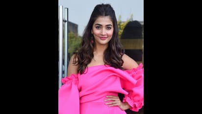 విజయ్ సరసన నటించేందుకు పూజా హెగ్ధే భారీగా డిమాండ్.. తన రెమ్యూనరేషన్ తెలిస్తే షాకే?