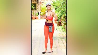 কমলা রঙের জিম আউটফিটে মুম্বাইয়ের তাপমাত্রা যেন বাড়িয়ে দিলেন মালাইকা অরোরা 