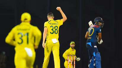 SL vs AUS : W 0 1 W 0 W; ഇത് ജോഷ് ഹേസല്വുഡിന്റെ ഐതിഹാസിക ഓവര്