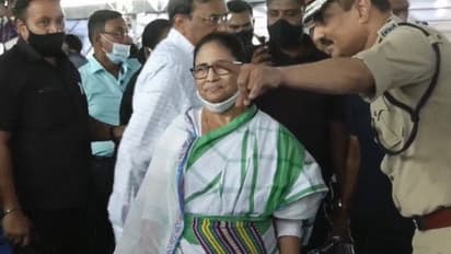 "বেলুন ফুস"-বিজেপির নবান্ন অভিযানের দিন খোশ মেজাজে কর্মীসভা করলেন মমতা 