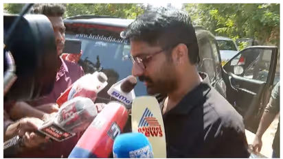 'സ്വപ്ന ഇന്നലെ മൊഴി കൊടുത്തത് ആര് പറഞ്ഞിട്ടെന്ന് ചോദിച്ചു', വിജിലൻസ് സരിത്തിനെ വിട്ടു