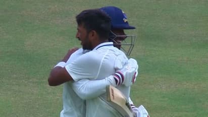 ৭৭৩ রানে  ইনিংস ডিক্লেয়ার বাংলার, তৃতীয় দিনের শেষে ৫ উইকেট হারিয়ে চাপে ঝাড়খণ্ড