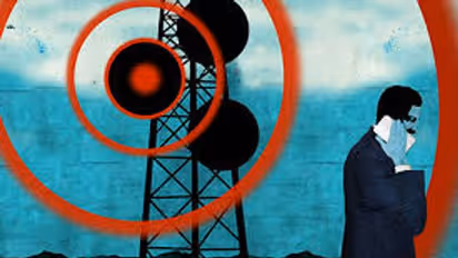 Mobile Radiation: మొబైల్ రేడియేషన్ అంటే ఏంటి..  దీని వల్ల ఆరోగ్యానికి ఎంత ప్రమాదకరం?