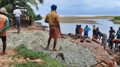 Chittari River:  ചിത്താരി പുഴ ഗതി മാറി; പുഴയ്ക്ക് നേര്‍വഴി കാട്ടി നാട്ടുകാര്‍ 