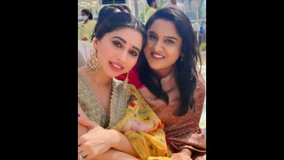 Nayanthara: నయనతార వెడ్డింగ్ ఫోటోస్.. నవ వధువుగా వెలిగిపోతోంది, పెళ్లి పీటలపైనే ముద్దిచ్చిన విగ్నేష్ 