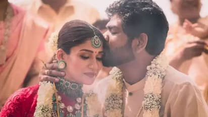 नयनतारा के माथे पर किस करते दिखे विग्नेश शिवन, शादी की पहली तस्वीर में एक दूजे में डूबे दिखें दूल्हा-दुल्हन