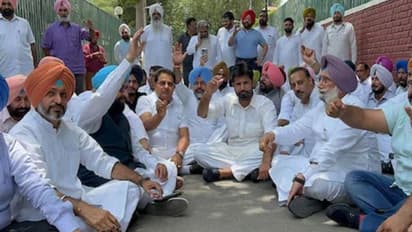 Punjab: మాజీ మంత్రి అరెస్ట్.. సీఎం ఇంటి ఎదుట కాంగ్రెస్ నేతల నిరసన.. దీంతో..