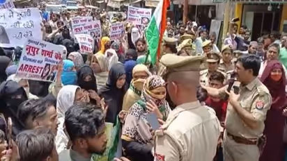 फिरोजाबाद में नूपुर शर्मा के विरोध में सड़कों पर उतरीं सैकड़ों महिलाएं, गिरफ्तार की मांग