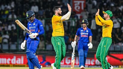 రెండో టీ20కి ఆ ఇద్దరిలో ఎవరో ఒకరి ఎంట్రీ..? హర్షల్ పటేల్ కు చోటు డౌటే..? 