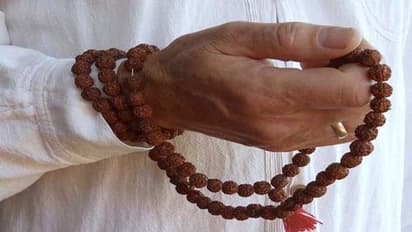 Gayatri Jayanti 2022: ग्रह दोष से बचने और देवताओं से शुभ फल पाने के लिए करें इन गायत्री मंत्रों का जाप