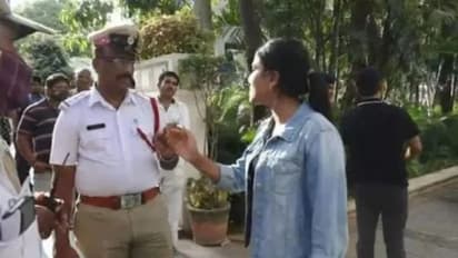 Karnataka : "నేనెవరో మీకు తెలుసా?  నా కారునే ఆపుతారా..?" ట్రాఫిక్ పోలీసులపై రెచ్చిపోయిన BJP MLA Daughter