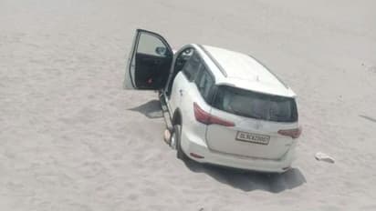 लेह के रेत में खड़ी यह SUV सोशल मीडिया पर आखिर क्यों हो गई वायरल?