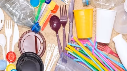 Plastic Items Ban: జులై 1 నుంచే సింగిల్ యూజ్ ప్లాస్టిక్పై నిషేధం.. అవి వాడితే కఠిన చర్యలే..!