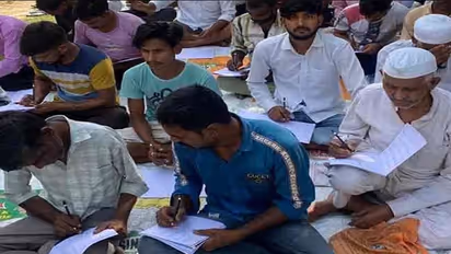 हरिद्वार में जेल के अंदर चल रही अनोखी पाठशाला, अक्षर ज्ञान के साथ ही कर रहे हैं योग