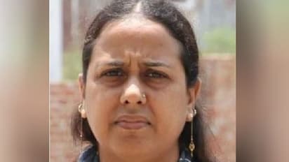 അമ്മയെ കൊന്ന ശേഷം 16 കാരന്റെ ആഘോഷം; കൂട്ടുകാരുമൊത്ത് സിനിമ, കഴിക്കാൻ മുട്ടക്കറി, ദുര്ഗന്ധം തടയാൻ റൂം സ്പ്രേ