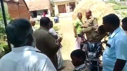 வீதியில் துண்டு பிரசுரம் கொடுத்து வந்த கிறிஸ்தவர்கள்.. முகத்தில் விபூதி அடித்த இந்து முன்னணியினர்.