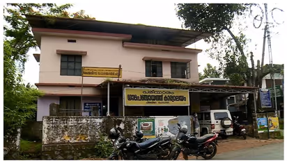 'പ്ലാസ്റ്റിക്ക് മാലിന്യം പൊതുഇടങ്ങളില് സൂക്ഷിക്കുന്നു'; ഹരിതകര്മ്മ സേനയെ കുറിച്ച് പരാതി