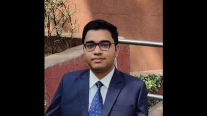 হুইল চেয়ারে বসে ইসরোর বিজ্ঞানী কার্তিক কনসাল ইউপিএসসি ক্র্যাক করলেন