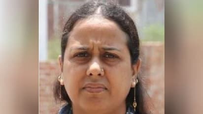 తల్లిని షూట్ చేసి చచ్చే వరకు ఎదురుచూసిన కొడుకు.. నొప్పితో గంటలపాటు తల్లడిల్లినా పట్టించుకోలేదు