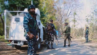 जम्मू-कश्मीर: शोपियां में आतंकियों ने की कश्मीरी पंडित की हत्या, सुरक्षा बल के जवान चला रहे सर्च ऑपरेशन