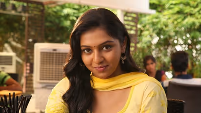 கொழு கொழுவென இருந்த கும்கி நாயகியா இது..! திடீரென உடல் எடை குறைந்து ஸ்லிம் லுக்கிற்கு மாறிய லட்சுமி மேனன்