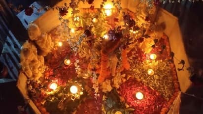 வித்தியாசமான முறையில் உடைத்து ஊற்றிய முட்டை குழம்பு!