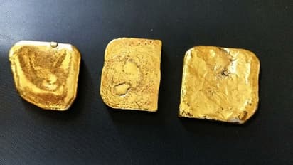 കണ്ണൂർ വിമാനത്താവളത്തിൽ സ്വർണമില്ലെന്ന് കണ്ട് കസ്റ്റംസ് വിട്ടയച്ചയാളിൽ നിന്ന്  പൊലീസ് സ്വർണം പിടികൂടി