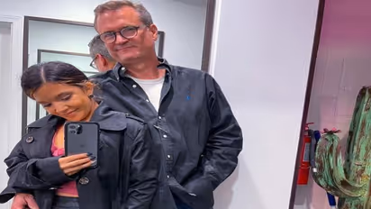 25 साल की युवती जॉब के लिए इंटरव्यू देने गई, मगर 55 साल के बॉस को देखते ही हुई अजीब घटना