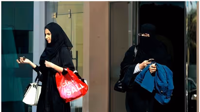 സൗദി അറേബ്യയില് തിരിച്ചറിയല് ഫോട്ടോകളില് സ്ത്രീകള് കഴുത്തും മുടിയും മറയ്ക്കണം