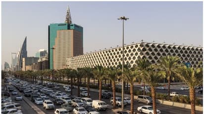 നിശ്ചിത സമയത്തിനകം രാജ്യം വിടാത്ത വിദേശ വാഹനങ്ങള്ക്ക് പിഴ ചുമത്തുമെന്ന് സൗദി