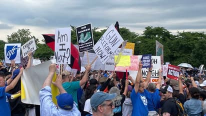 ‘‘బుక్స్ కావాలి.. బుల్లెట్ ప్రూఫ్ లు వద్దు’’ - అమెరికా గన్ వైలెన్స్ పై వేలాది మంది నిరసన ప్రదర్శన